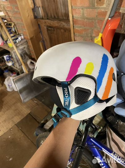 Горнолыжный шлем