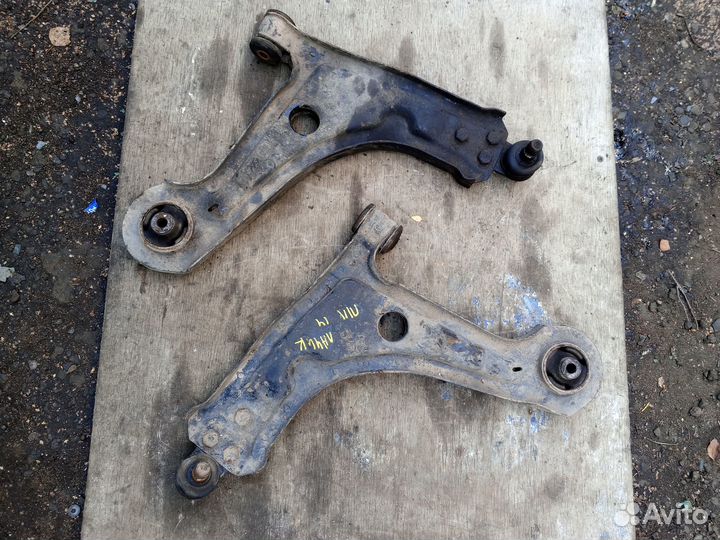 Рычаг передний на Шевроле Лачетти