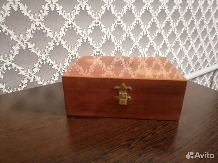 Деревянная шкатулка для украшений
