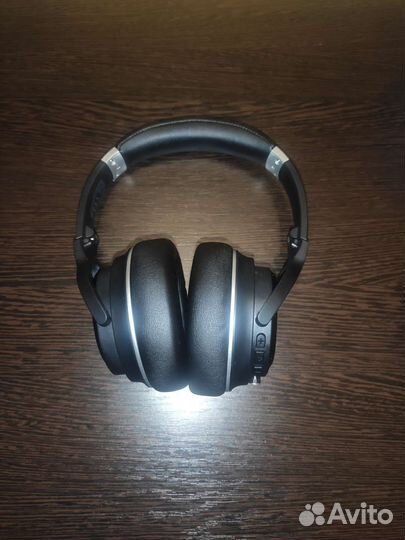 Беспроводные наушники Tribit