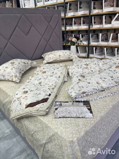 Постельное белье с двумя одеяломи