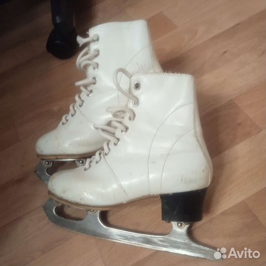 Коньки на девочку 3-4 года