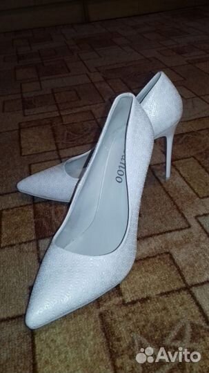 Туфли белые 39