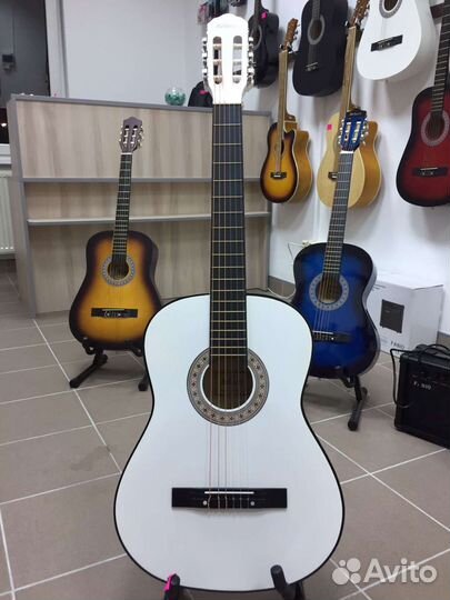 Полноразмерная классическая гитара 4/4