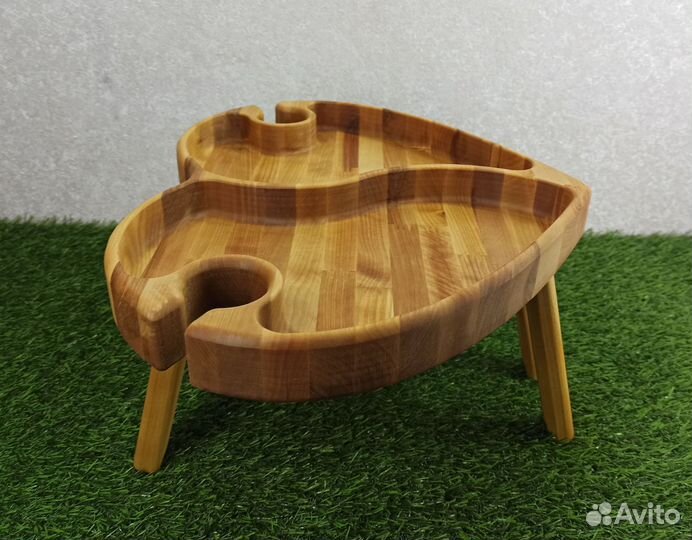 Винный столик сердце