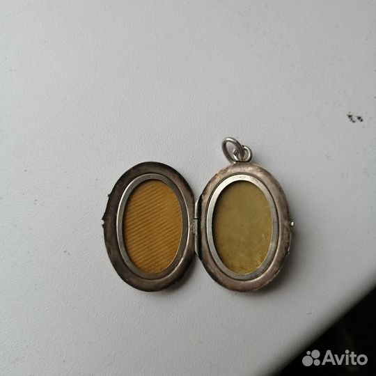 Кулон, локет