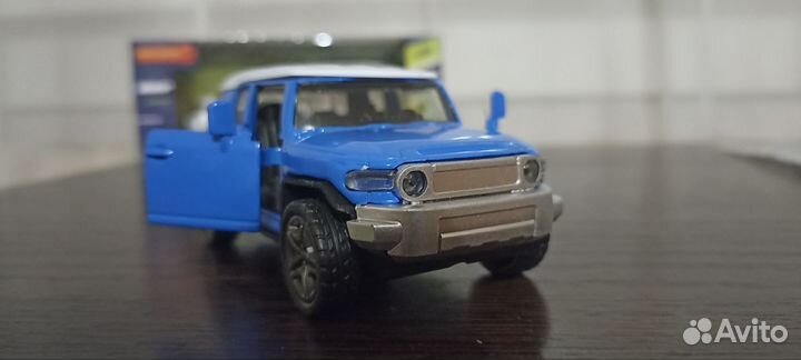 Модель автомобиля 1:32 Jeep