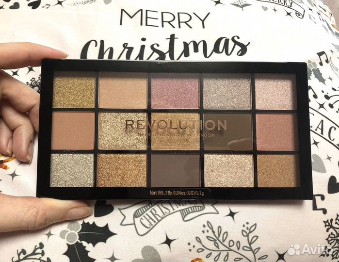 Палитра теней make up Revolution