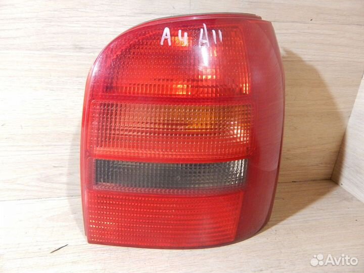 Фонарь правый Audi A4 B5 универсал