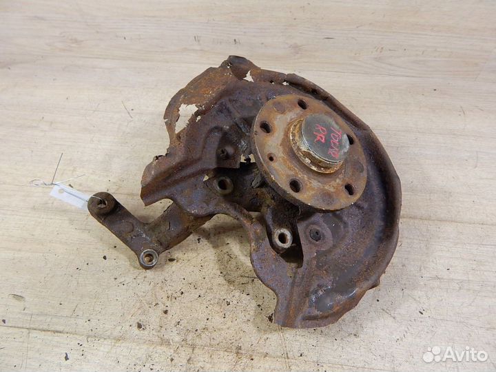 Кулак поворотный задний правый Vw Touran 1