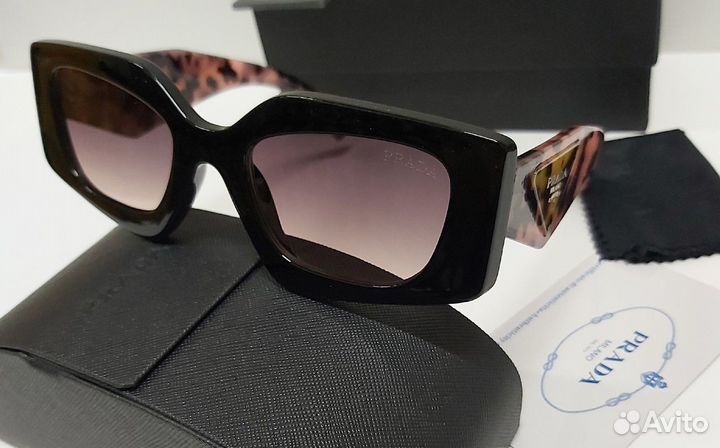 Prada очки солнцезащитные