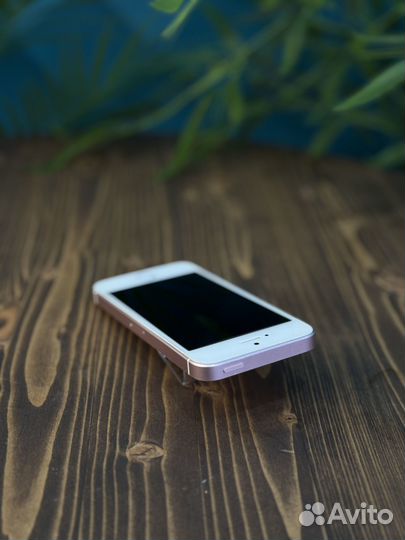 iPhone SE, 16 ГБ