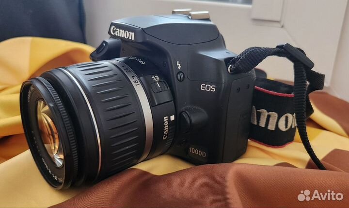 Зеркальный фотоаппарат canon 1000D + 18-55 Kit