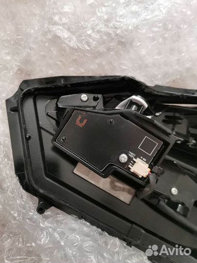 Стекло правой фары lexus ux