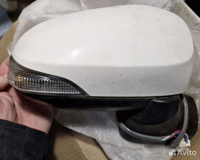 Продам зкало,правое,axio/fielder nze 161