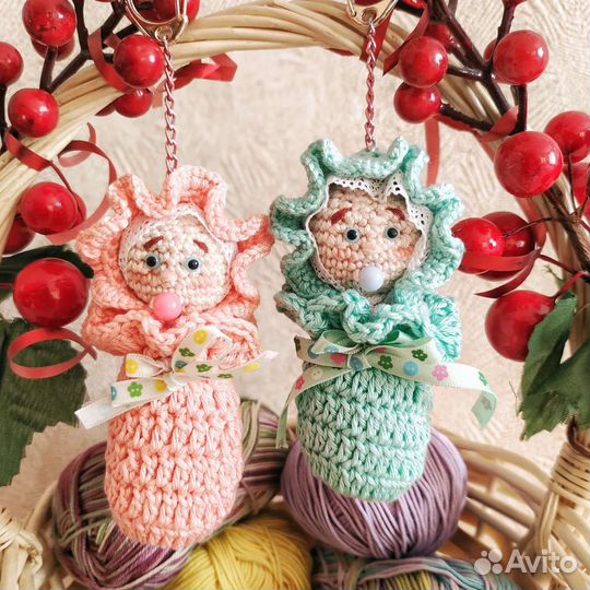Вязаный брелок