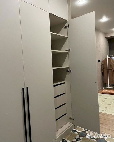 Современный шкаф в прихожую на заказ