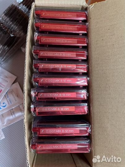 Для наращивания ресниц и окрашивания бровей