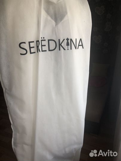 Платье атласное белое