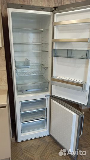 Холодильник двухкамерный Siemens