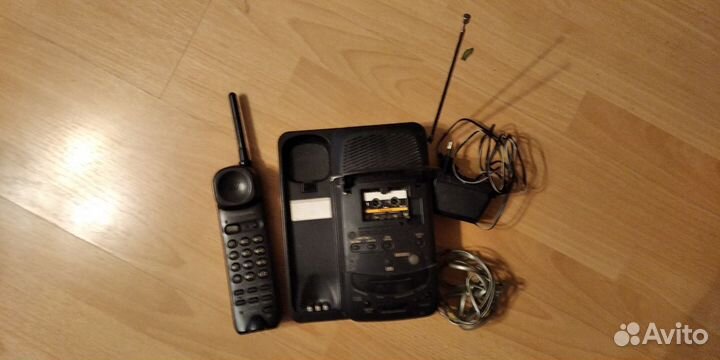 Стационарный телефон с магнитофоном