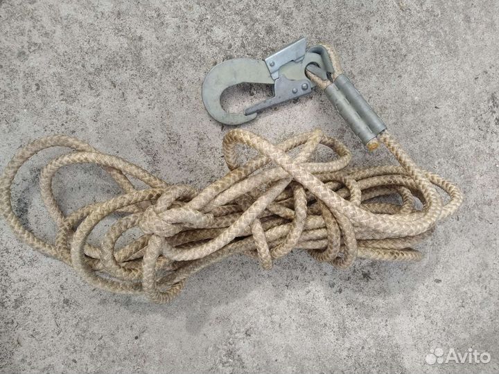 Канатная веревка с карабином