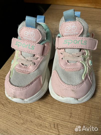 Кроссовки легкие 24 размер