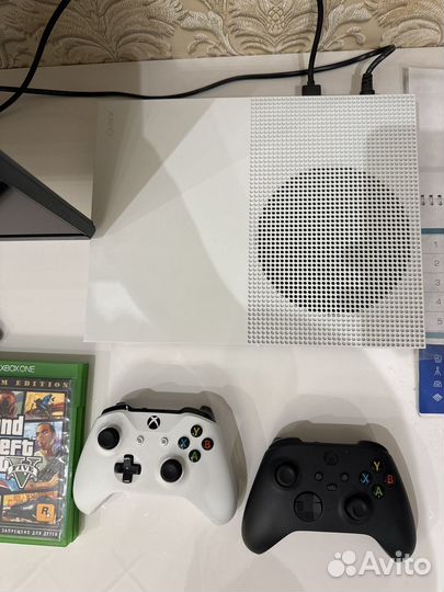 Xbox One s 2 геймпада 1tb