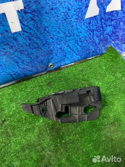 Кронштейн крыла передний левый Peugeot 308 2014