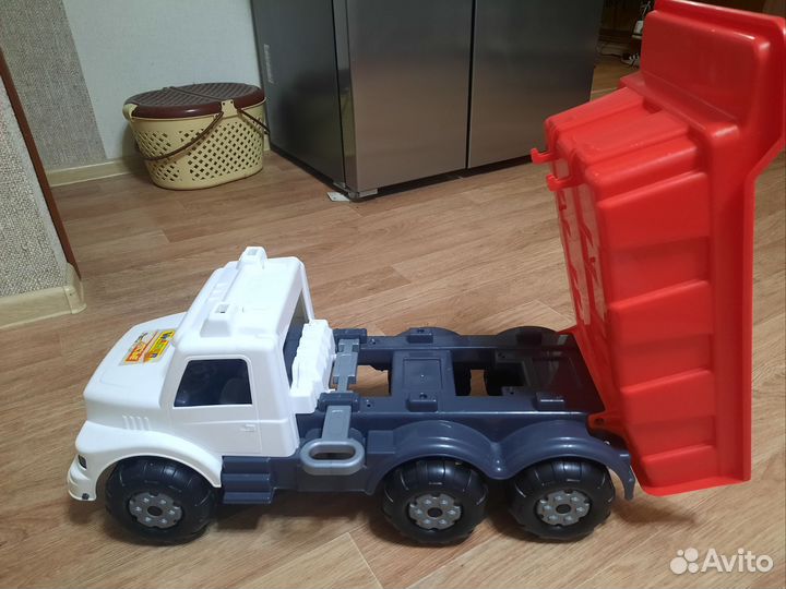 Большой грузовик игрушка