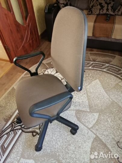 Стол копьютерный+компьютерное кресло