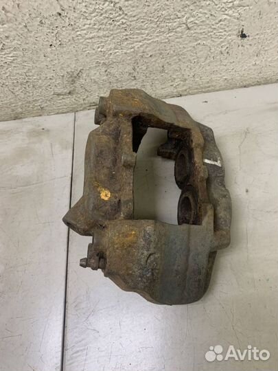 Суппорт передний левый Mercedes W124 E