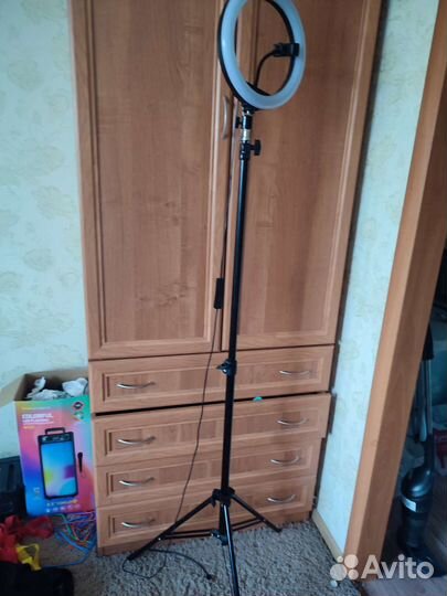 Кольцевая лампа со штативом