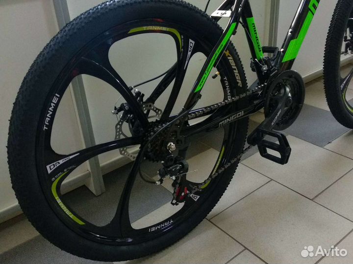 Новый велосипед на литых дисках