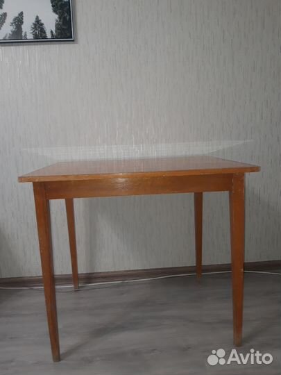 Стол обеденный