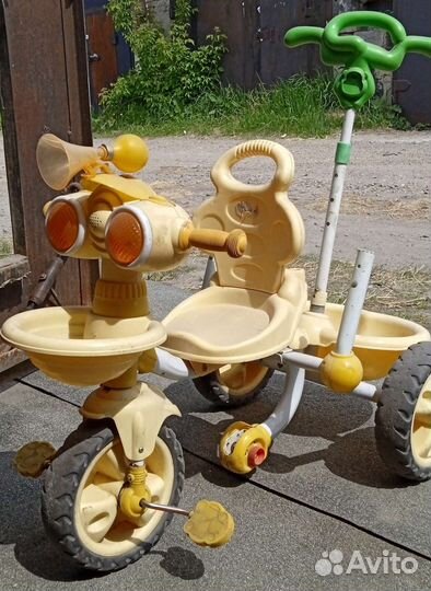 Детский велосипед с музыкой, светом и ручкой сзади