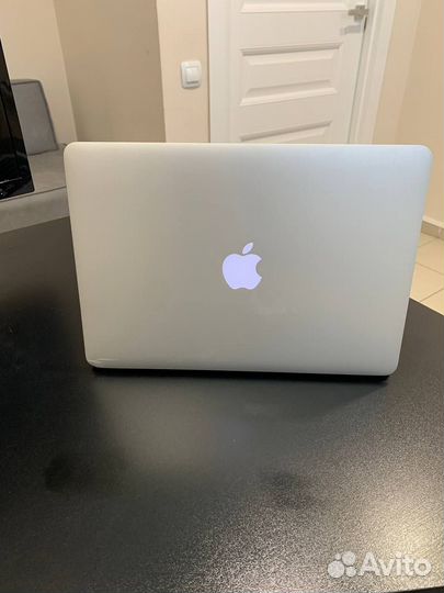 Продаю MacBook air A1466