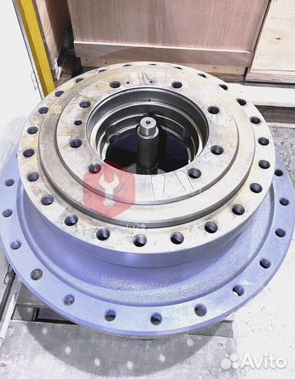 Бортовой редуктор Komatsu PC300-8M0