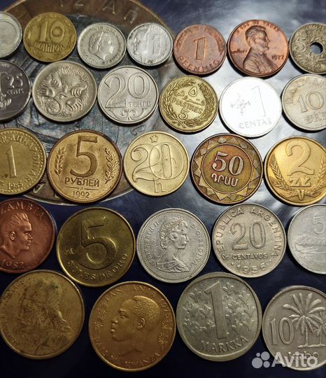 60 монет разные страны Все разные