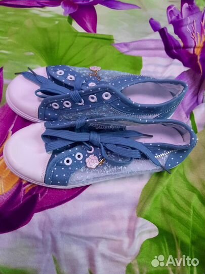 Кроссовки женские