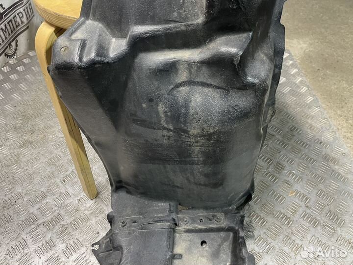 Подкрылок передний левый Toyota Prius 30