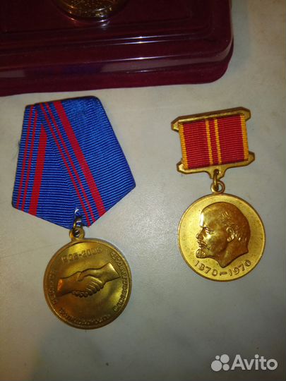 Продам медали,значки