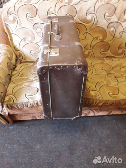 Два чемодана старинных каретные