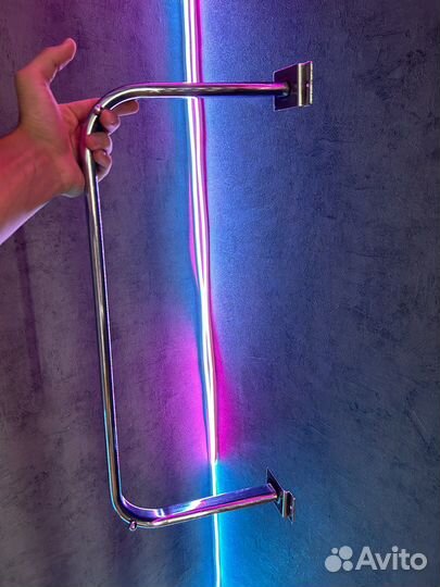 Настенные вешалки для магазина одежды