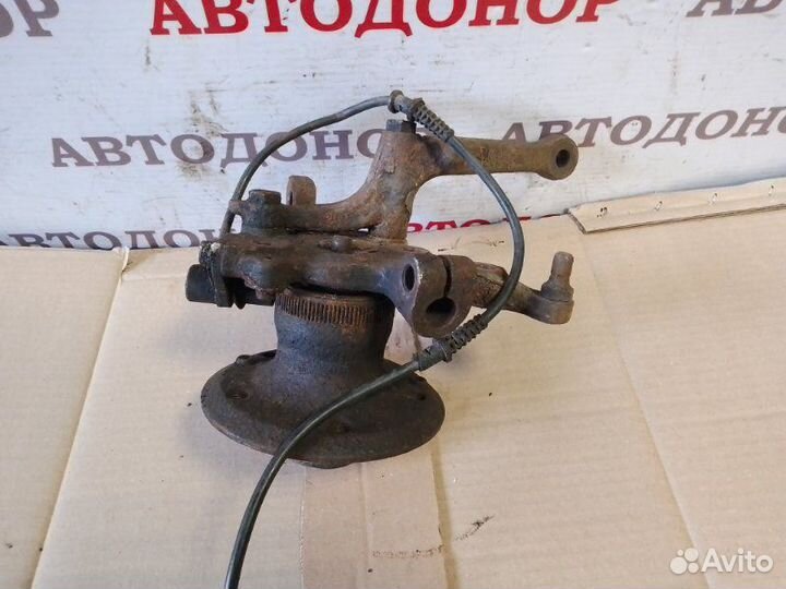 Поворотный кулак передний правый Mercedes-Benz