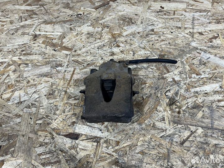 Суппорт тормозной передний левый Skoda Octavia A5