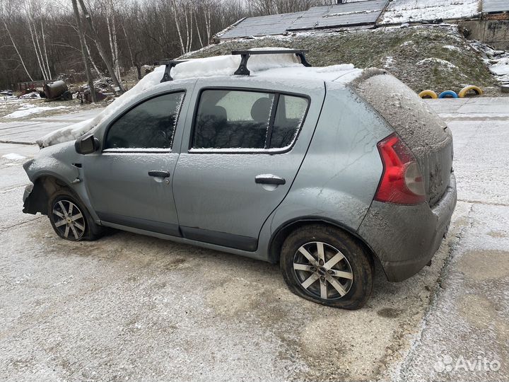 Renault Sandero 1.6 МТ, 2010, битый, 183 000 км