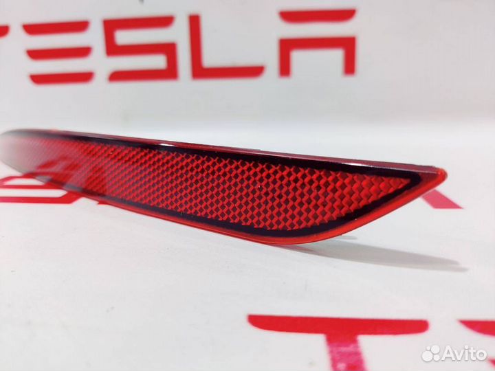 Отражатель заднего бампера Tesla Model Y 2022