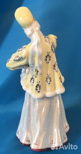 Фарфоровая статуэтка Барышня, плясунья Дулево