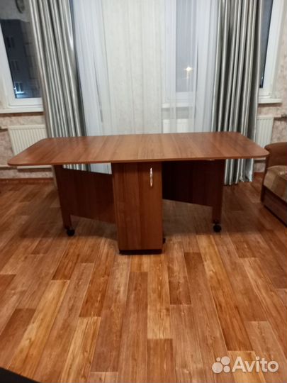 Стол